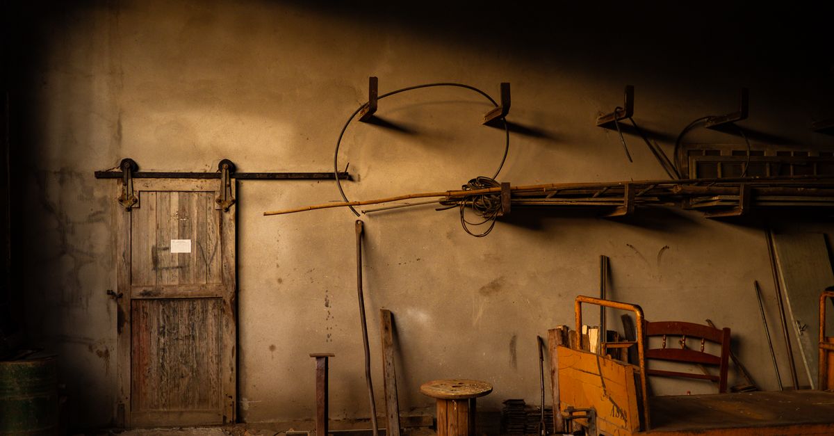 Why Choosing Local Roller Door Repair Services Matters in Melbourne